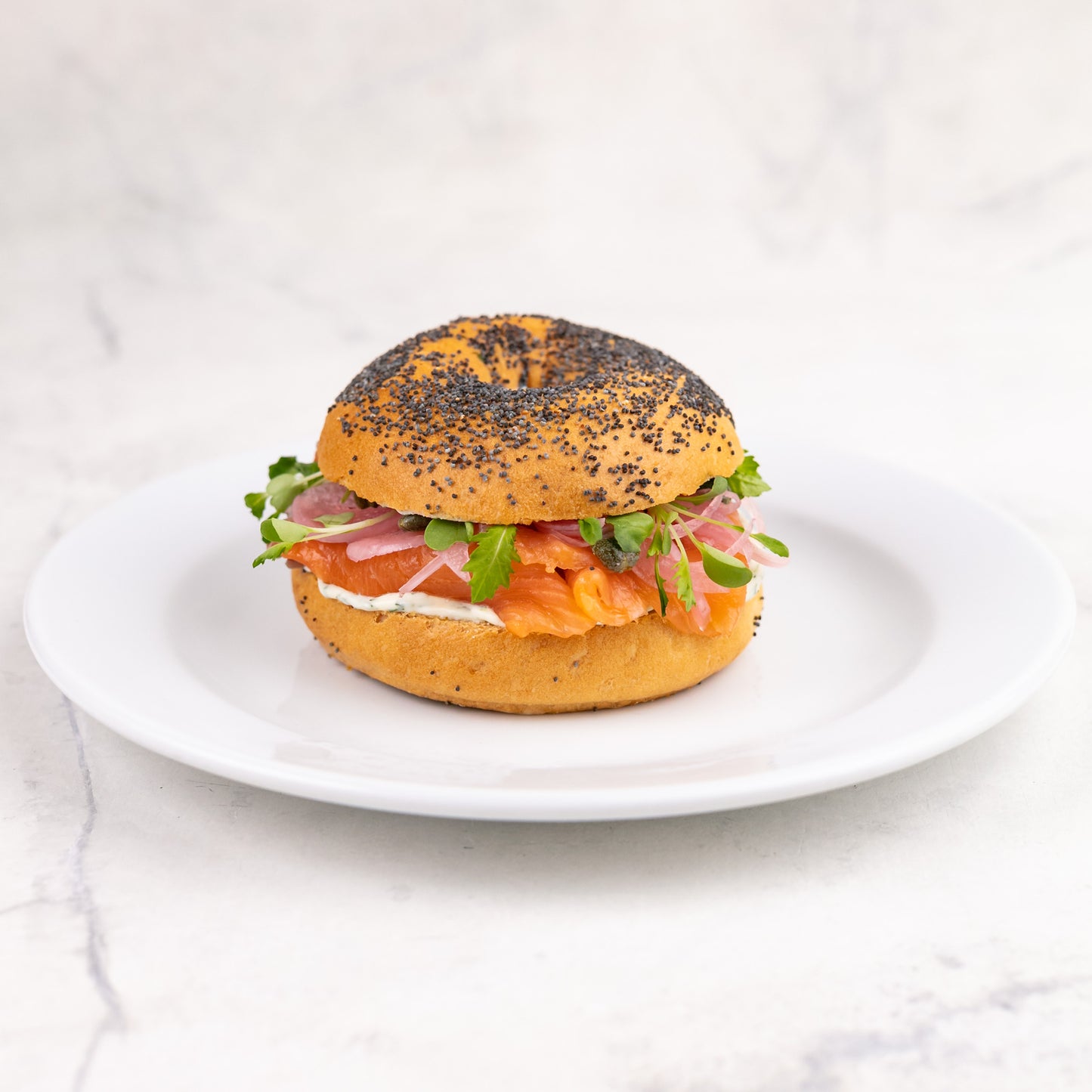 Bagel con salmón ahumado