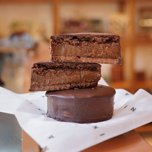 Alfajor de chocolate 70% y dulce de leche