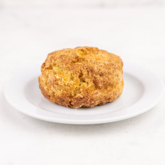 Scone clásico con mermelada y queso crema