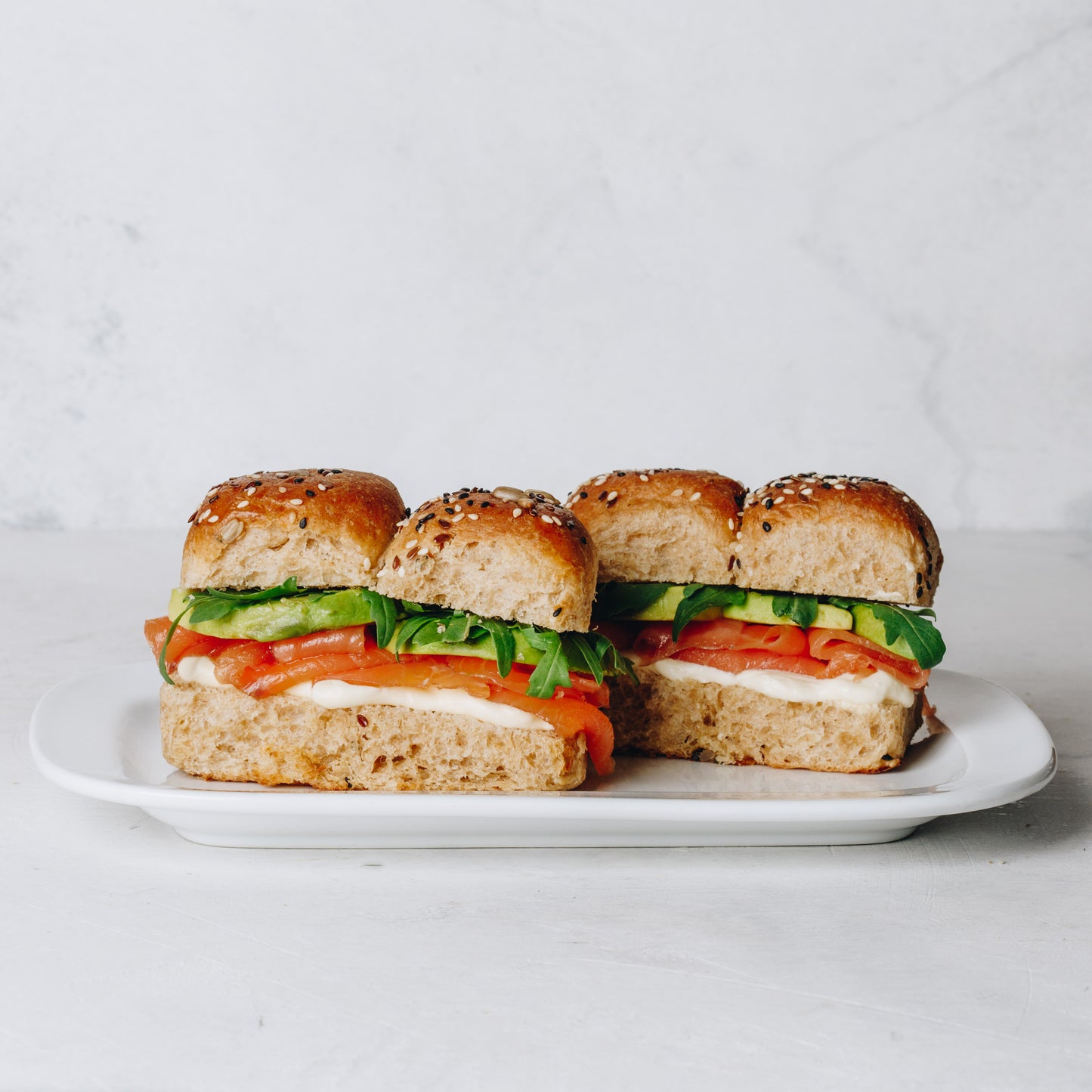 Sándwich de salmón ahumado